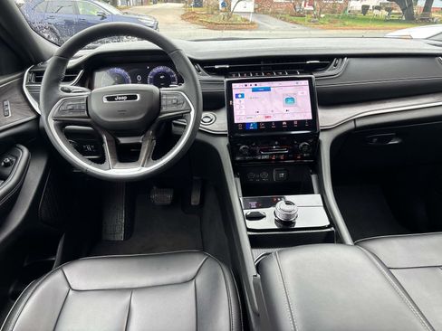 Used 2024 Jeep Grand Cherokee Limited image 9