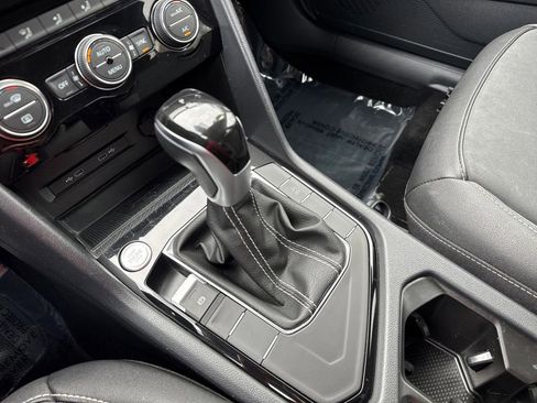 Used 2024 Volkswagen Taos SE image 15