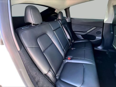 Used 2023 Tesla Model Y Long Range AWD/4WD image 19