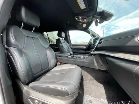 Used 2024 Jeep Wagoneer Series III AWD/4WD image 30