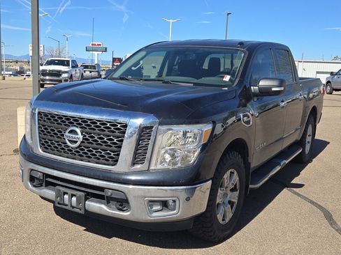 Used 2017 Nissan Titan SV AWD/4WD image 3