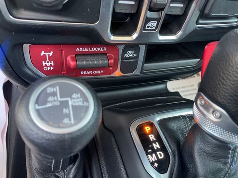 Used 2024 Jeep Wrangler Unlimited AWD/4WD image 24
