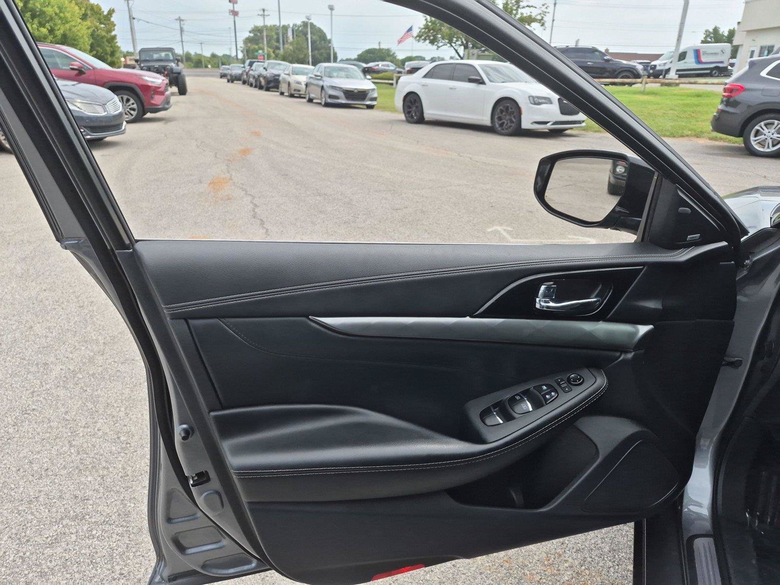 Used 2023 Nissan Maxima SL FWD image 14