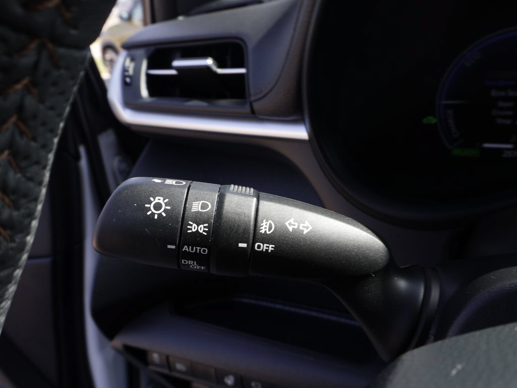 Used 2025 Toyota Sienna Platinum AWD/4WD image 30
