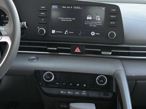 Used 2022 Hyundai Elantra SEL image 15