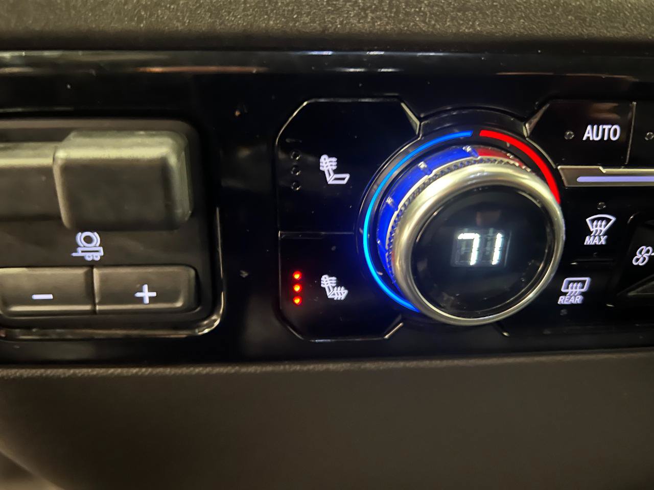 Used 2025 GMC Sierra 1500 SLT AWD/4WD image 52
