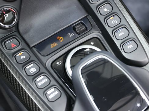 Used 2023 Aston Martin V8 Vantage Roadster RWD image 40
