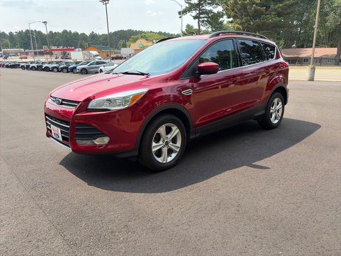 Used 2016 Ford Escape SE w/ Equipment Group 201A AWD/4WD image 3
