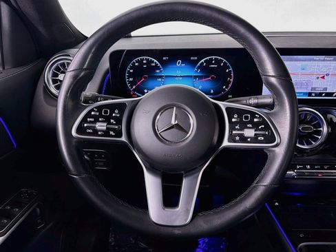 Used 2022 Mercedes-Benz GLB 250 w/ Premium Package Lite image 18