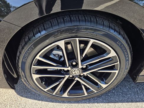 Used 2025 Toyota Camry XLE image 9