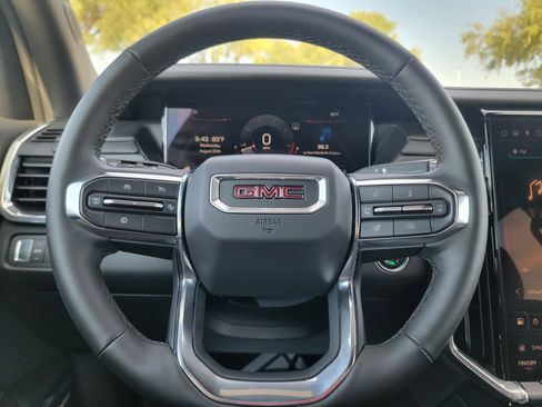 Used 2025 GMC Acadia Elevation image 19