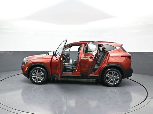 Certified 2022 Kia Seltos S image 42