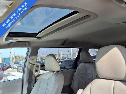 Used 2014 Toyota Sienna L image 19