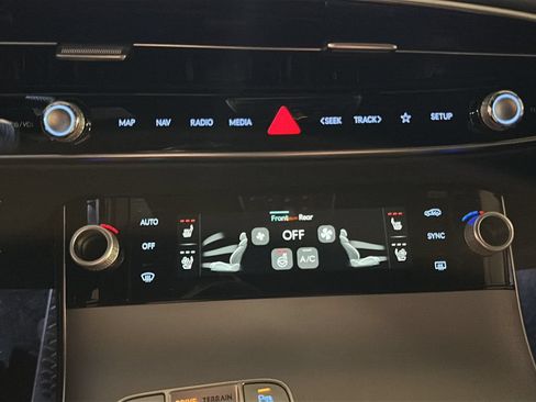 New 2026 Genesis GV70 3.5T Sport Advanced AWD/4WD image 29