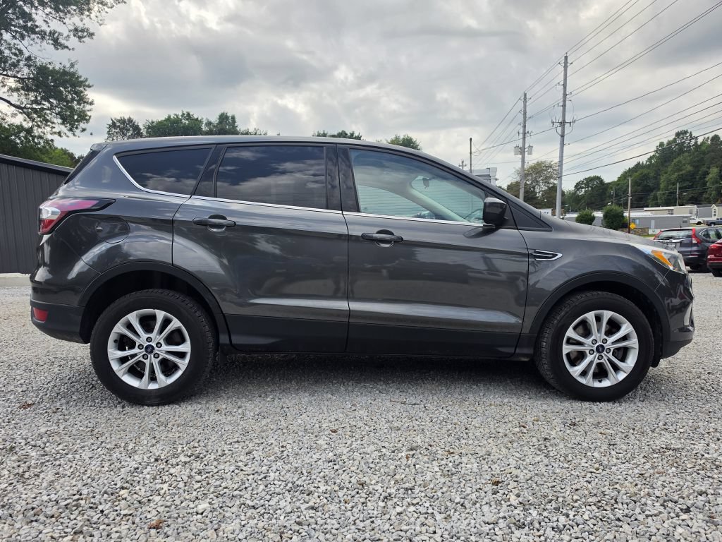 Used 2017 Ford Escape SE w/ SE Cold Weather Package AWD/4WD image 6