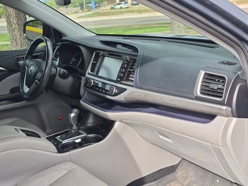 Used 2018 Toyota Highlander Limited Platinum AWD/4WD image 23