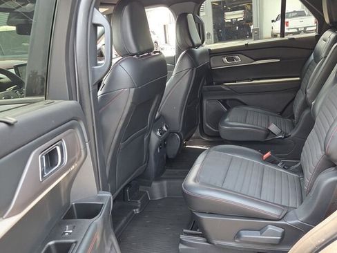 Used 2025 Ford Explorer ST-Line w/ Premium Package RWD image 9