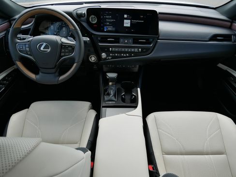 Used 2025 Lexus ES 350 Ultra Luxury image 8