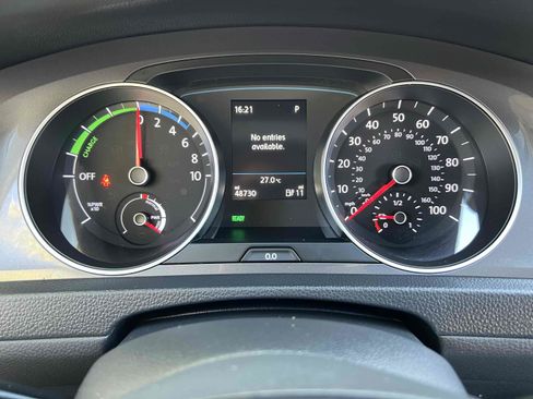 Used 2016 Volkswagen e-Golf SE w/ DC Fast Charging Package image 7