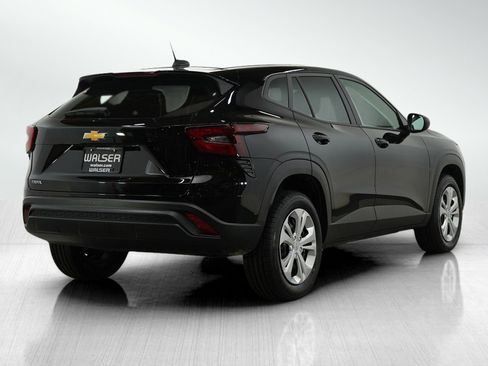 Used 2024 Chevrolet Trax LS w/ Driver Confidence Package image 5