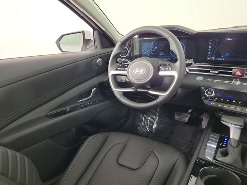 New 2025 Hyundai Elantra Limited image 5