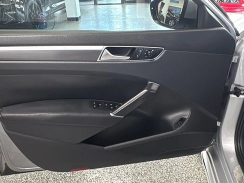 Used 2018 Volkswagen Passat 2.0T R-Line w/ R-Line Lighting Package FWD image 21