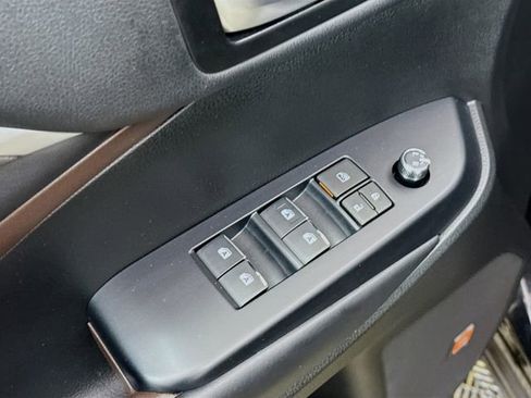 Used 2019 Toyota Highlander Limited image 18