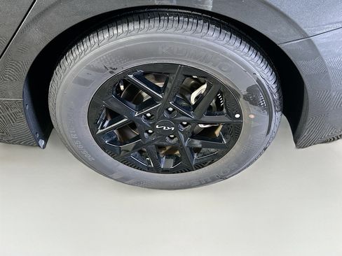 Used 2025 Kia K5 LXS image 11