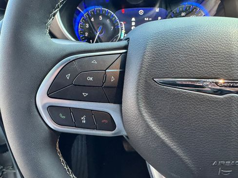 Used 2026 Chrysler Pacifica Select FWD image 18
