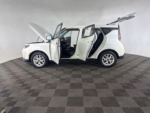 Certified 2024 Kia Soul S image 10