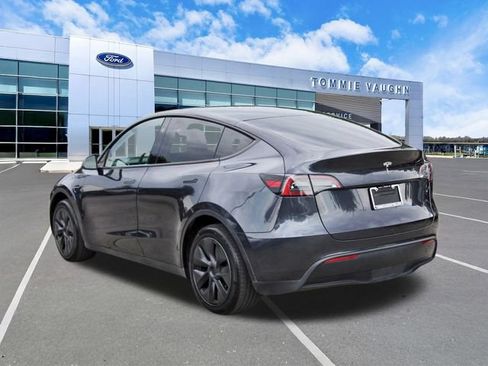 Used 2025 Tesla Model Y Long Range RWD image 2