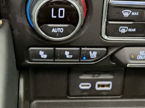 Used 2021 Chevrolet Tahoe High Country image 24