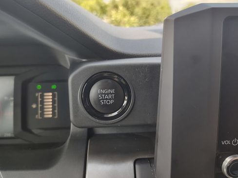 Certified 2024 Toyota Tacoma SR5 AWD/4WD image 32