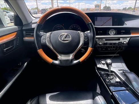 Used 2013 Lexus ES 300h w/ Premium Pkg FWD image 5