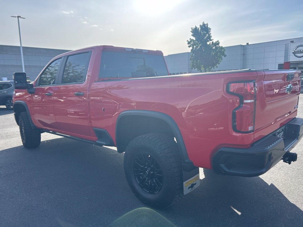 Used 2025 Chevrolet Silverado 2500 ZR2 w/ Technology Package AWD/4WD image 6