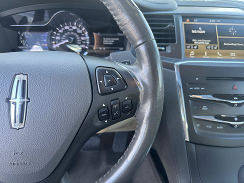 Used 2016 Lincoln MKS FWD image 16