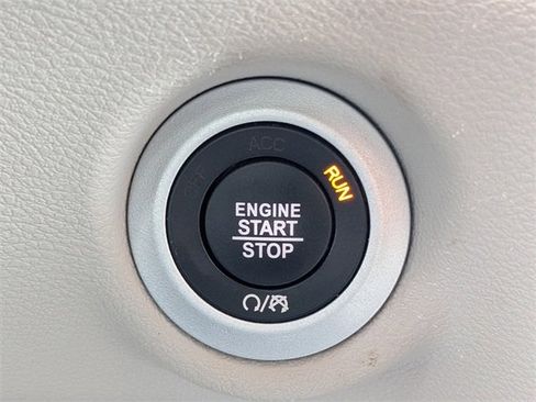 Used 2023 Chrysler Pacifica Touring-L image 28