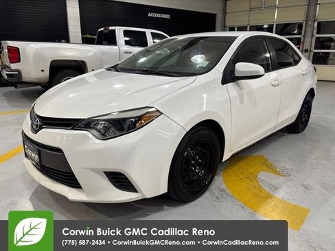 Used 2015 Toyota Corolla LE FWD image 1