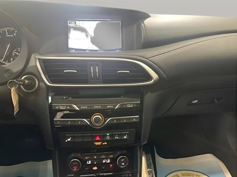 Used 2018 INFINITI QX30 Premium w/ Navigation Package FWD image 16