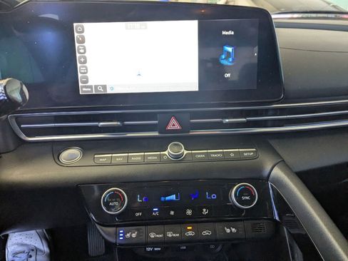 Used 2023 Hyundai Elantra Limited image 20