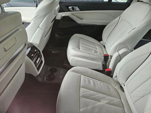 Certified 2024 BMW X7 xDrive40i w/ M Sport Package image 11