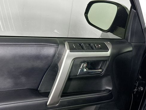 Used 2018 Toyota 4Runner SR5 image 15