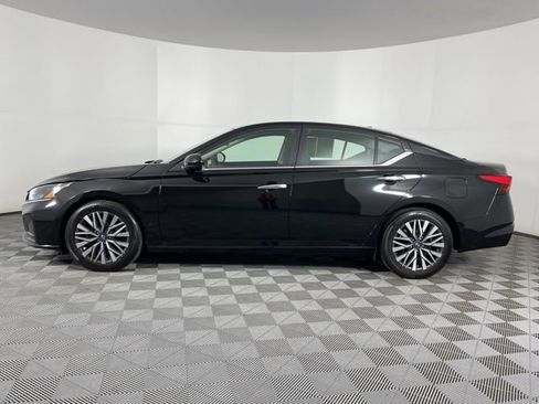Used 2023 Nissan Altima 2.5 SV image 6