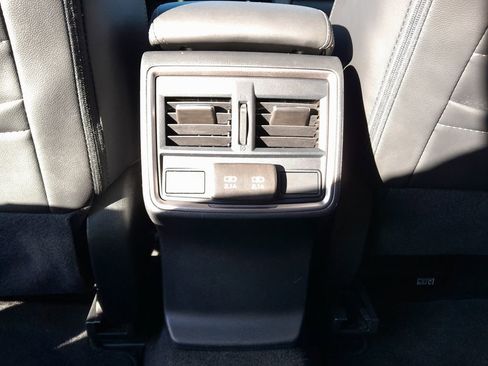 Used 2024 Subaru Forester Limited image 31