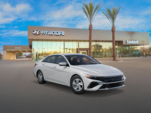 New 2026 Hyundai Elantra SE FWD image 2