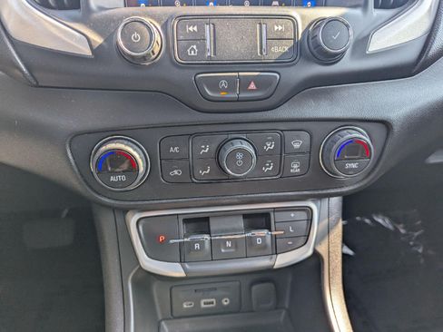Used 2022 GMC Terrain SLT w/ Infotainment Package II AWD/4WD image 17