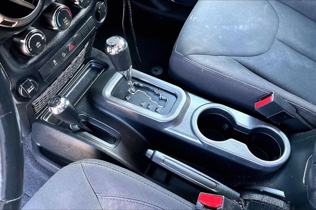 Used 2017 Jeep Wrangler Sport w/ Connectivity Group AWD/4WD image 16