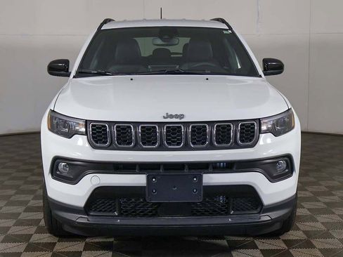Used 2025 Jeep Compass Latitude AWD/4WD image 9
