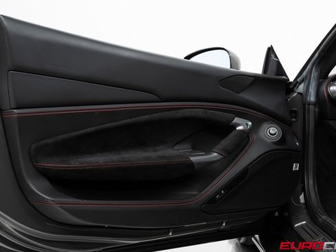 Used 2020 Ferrari F8 Tributo image 32