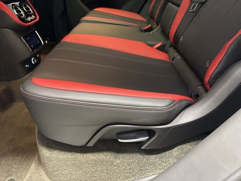 Used 2023 Bentley Bentayga image 43